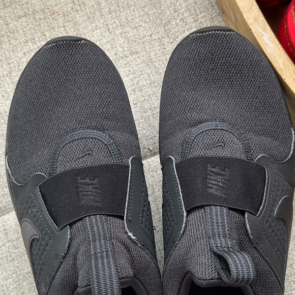 Nike Women’s Black Slip-On Sneakers Size 9.5 Lightweight Athletic Comfort Shoes - Picture 5 of 8